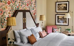 Savoy 1918, A Member Of Small Luxury Hotels Of The World